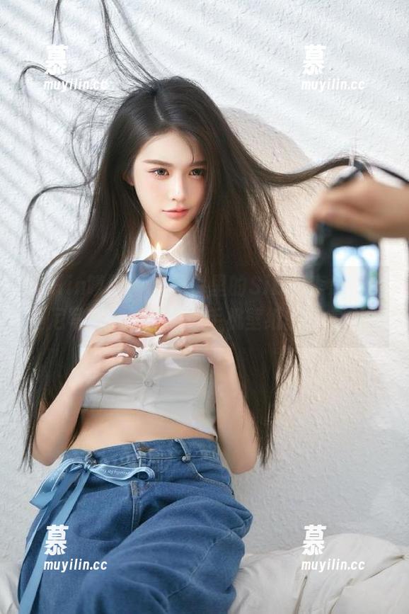 Feilin嗲囡囡 - 照片里的SiByl李思宁比基尼写真，绝对是你手机壁纸的新宠儿！