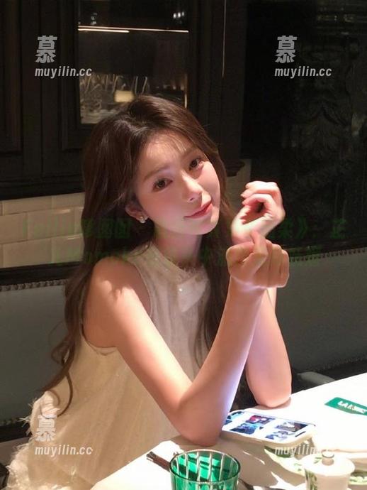Feilin嗲囡囡 - 最新写真集《温柔》：芷儿Momoko在镜头中流露无尽妩媚