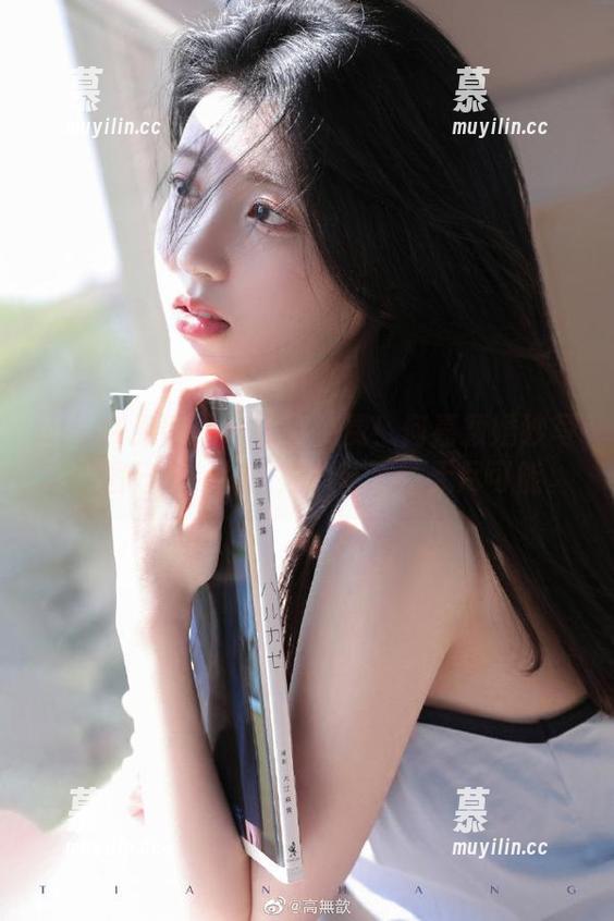 GIRLT果团网-何嘉颖 GIRLT果团网 - 惊艳免费!何嘉颖婚纱写真原图分享,探索婚纱艺术的无尽可能。