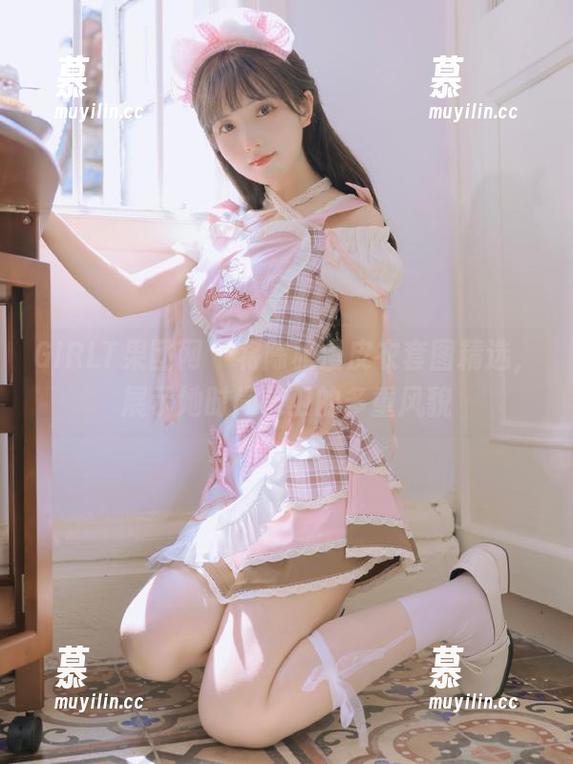 GIRLT果团网 - 将陈雅漫皮衣套图精选，展示她时尚前卫的多重风貌