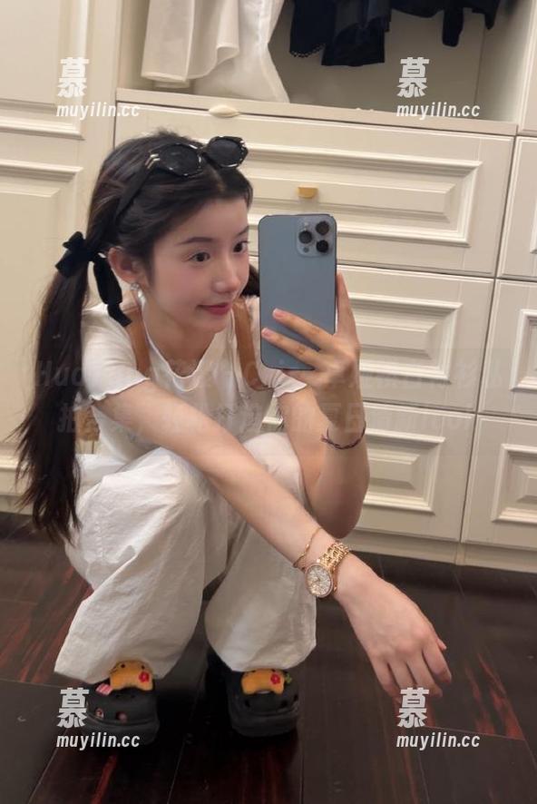 HuaYang花漾-Cris_卓娅祺 HuaYang花漾 - Cris_卓娅祺白衬衫私拍合集,轻松打造你的夏日清新look
