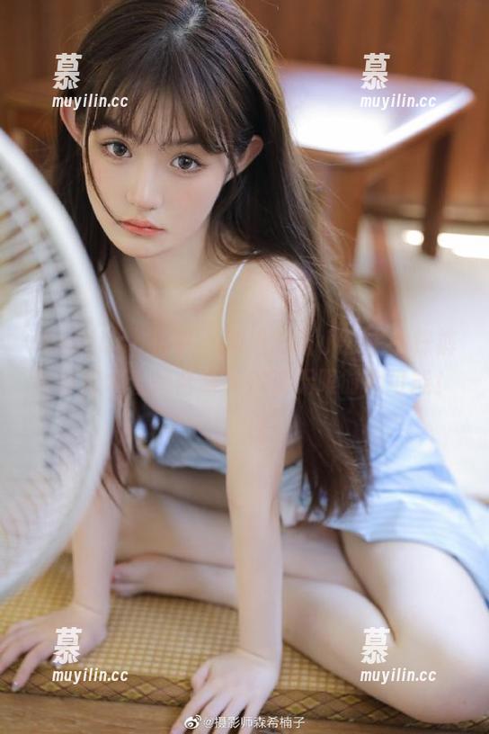 HuaYang花漾-心妍小公主 HuaYang花漾 - 潮流心妍小公主牛仔裤写真艺术套图合集,探索无限时尚可能!
