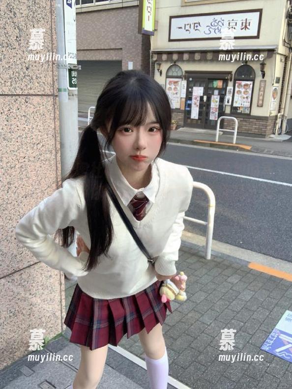 IMiss爱蜜社-小九月 IMiss爱蜜社 - 小九月亲自解读学姐的写真作品,带你领略每一帧背后的情感与思想
