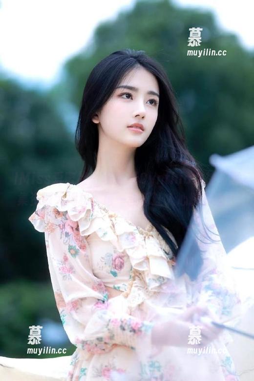 IMiss爱蜜社 - 杨紫嫣Cynthia女神写真集资源大揭秘：每一张都让人心跳加速！