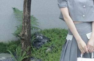 IMiss爱蜜社 – 高清写真探索：黄歆苑职业装下的自信与魅力全景
