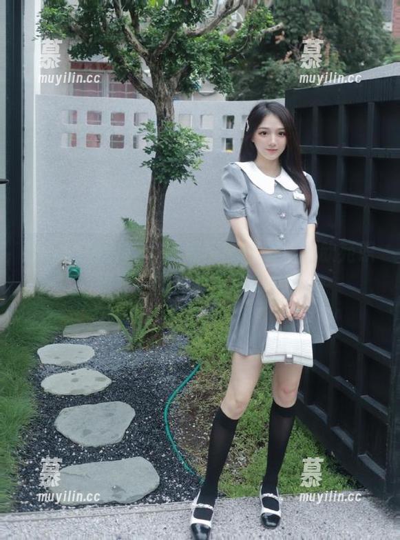 IMiss爱蜜社-黄歆苑 IMiss爱蜜社 - 高清写真探索:黄歆苑职业装下的自信与魅力全景