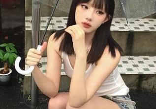 ISS山茶摄影 – 小露的可爱写真合集，展现甜美风采，立刻下载享受视觉盛宴！