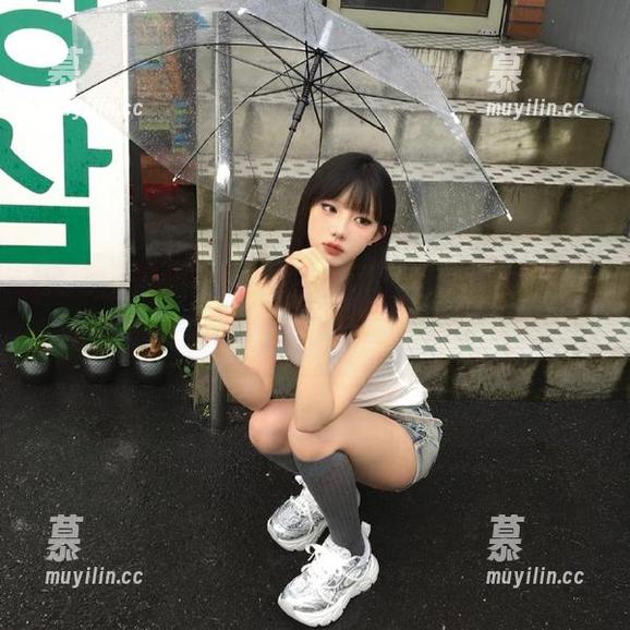 ISS山茶摄影 - 小露的可爱写真合集，展现甜美风采，立刻下载享受视觉盛宴！