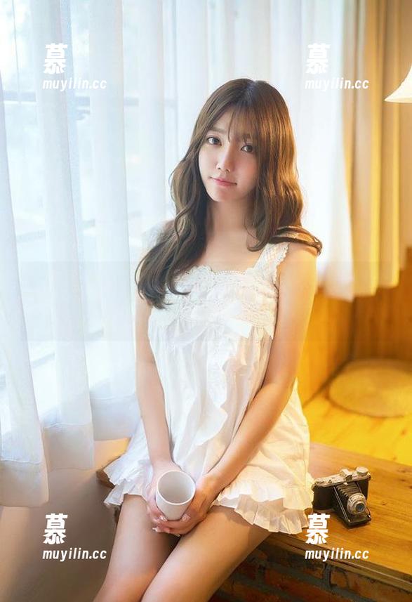 精彩更新！KuukoW牛仔裤写真，演绎个性与潮流的完美结合