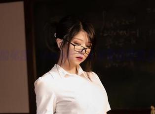 套图背后的秘密：Leah梓未与私蜜助理的无圣光之路