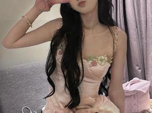 MFStar模范学院 – 福利不断！Laura苏雨彤泳衣写真作品，展现夏日海滩的风情万种。