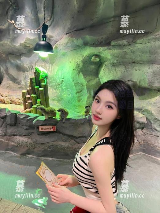 MFStar模范学院 - 奈美nana白丝私房图片背后的小秘密，竟然是她自嘲自信的独特风格！