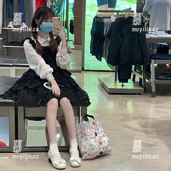 喵糖映画匠心巨制：草莓美眉写真图包，绽放浪漫与清新