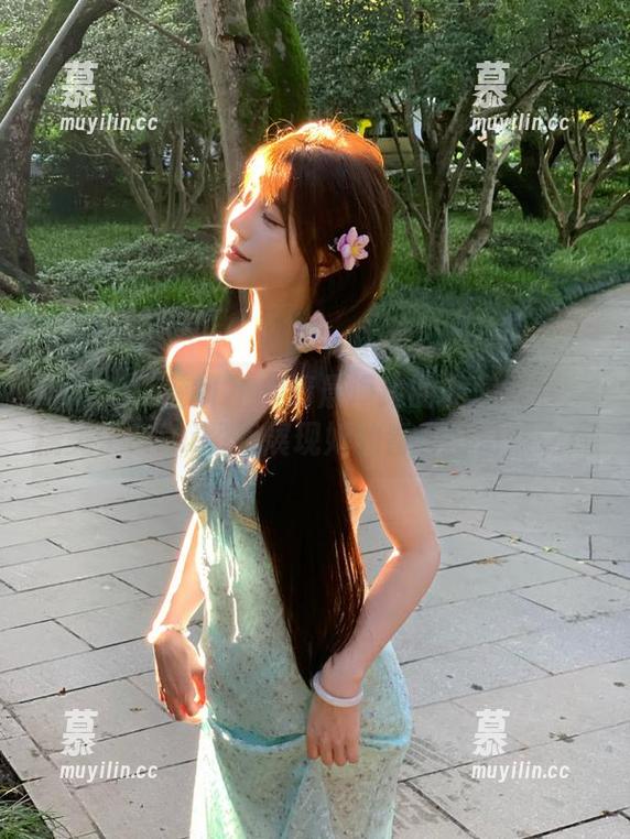 MiStar魅妍社-糯美子Mini MiStar魅妍社 - 清晨海边的私房风情:糯美子Mini图集展现她的青春与自然之美
