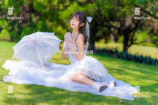 Neko薇薇的毛衣风情：精美cos图册尽显个性与魅力