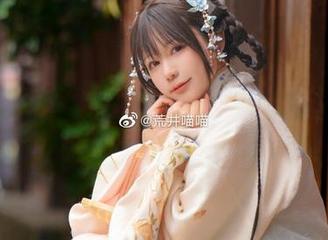 领略Nyako喵子天台的写真艺术，独特壁纸让你爱不释手