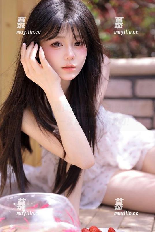 SIEE丝意-琦琦 SIEE丝意 - 琦琦全新白袄与肉丝图集,带你深入每一张原图的独特魅力!