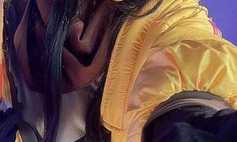 在SayoMomo女孩的高清写真中，寻找属于你的青春记忆与灵感！