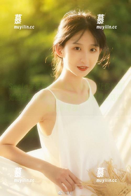 Seele麦麦 Seele麦麦分享夏雪铃兰物语,让你领略她的写真作品之美,与你一起追寻生活中的光影奇迹!