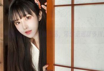 领略Shika小鹿鹿最新的写真作品，带你走进喜多川海梦的世界