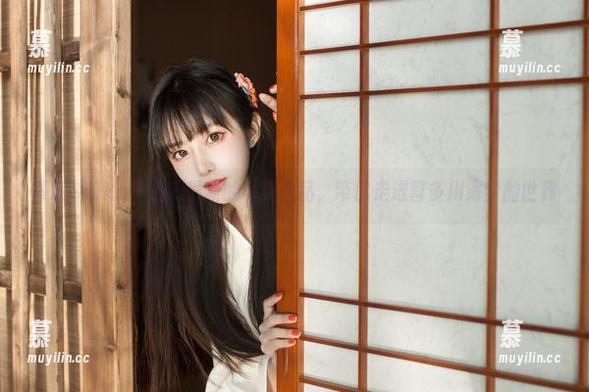 领略Shika小鹿鹿最新的写真作品，带你走进喜多川海梦的世界