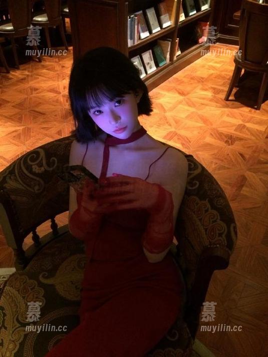 TouTiao头条女神-林依依 TouTiao头条女神 - 沉浸在林依依的旅拍中:每张精选原图讲述一个动人故事