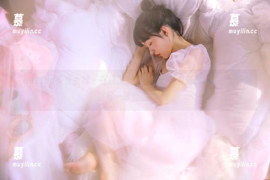 TouTiao头条女神-梁芮溪 TouTiao头条女神 - 在线浏览梁芮溪的毛衣系列写真,图片捕捉每一缕温暖阳光!