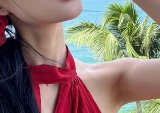 TouTiao头条女神 – 穆菲菲的泳装图集新鲜上线，绝美更新让人心动不已