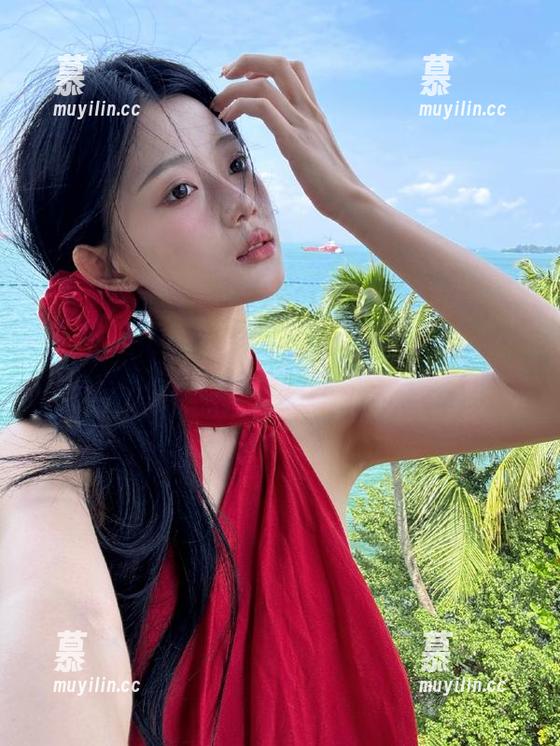 TouTiao头条女神-穆菲菲 TouTiao头条女神 - 穆菲菲的泳装图集新鲜上线,绝美更新让人心动不已