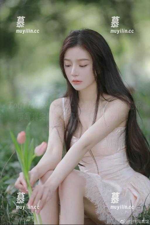 TouTiao头条女神-穆菲菲 TouTiao头条女神 - 免费获取穆菲菲的吊带写真实照,快来感受她的魅力吧!