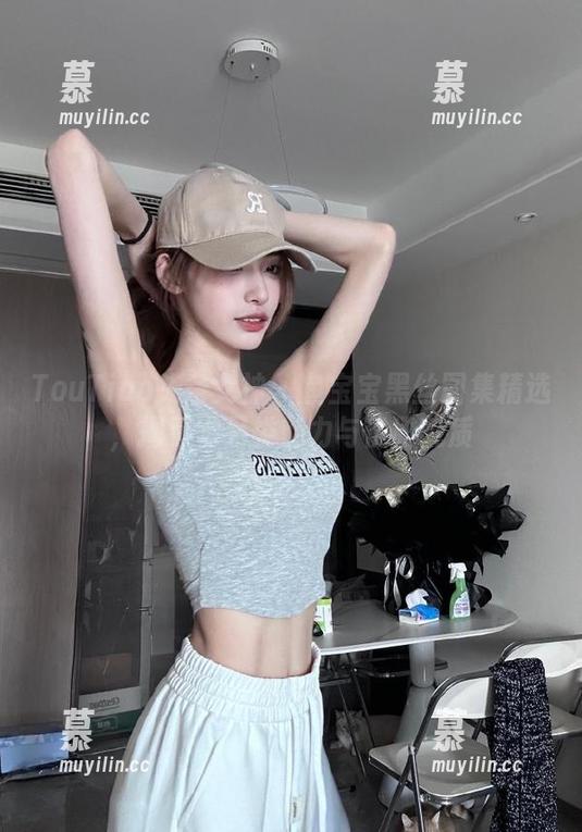 TouTiao头条女神-鱼宝宝 TouTiao头条女神 - 鱼宝宝黑丝图集精选,揭示她另类魅力与优雅气质