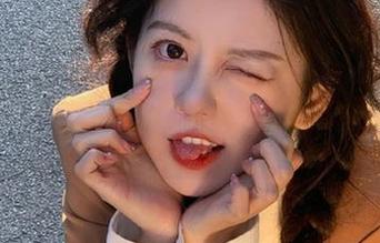 UGirls尤果网 – 精心定制周妍希长腿写真，梦幻般的图片让你沉醉在美丽之中！
