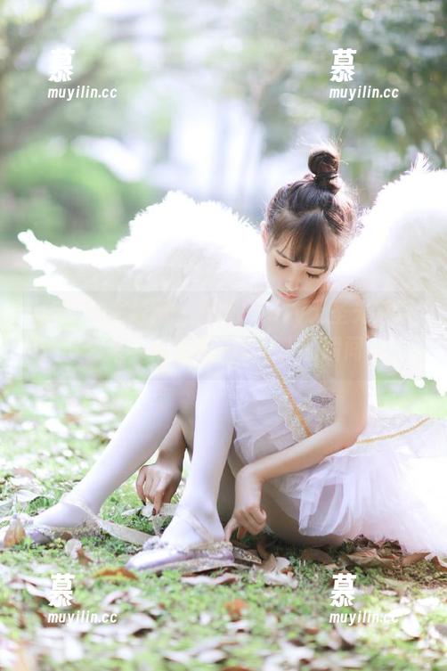 UGirls尤果网 - 奶茶Emily无圣光透明合集，捕捉每一个动人的瞬间