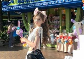 UGirls尤果网 – 最新校服魅力大揭秘：李宝儿带来的校园写真分享！