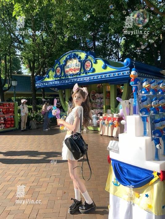 UGirls尤果网-李宝儿 UGirls尤果网 - 最新校服魅力大揭秘:李宝儿带来的校园写真分享!