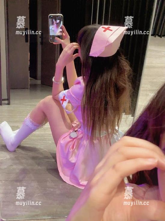 UGirls尤果网-李思宁 UGirls尤果网 - 这是谁的红裙?李思宁的免费资源写真,真的是让人想笑又想哭!
