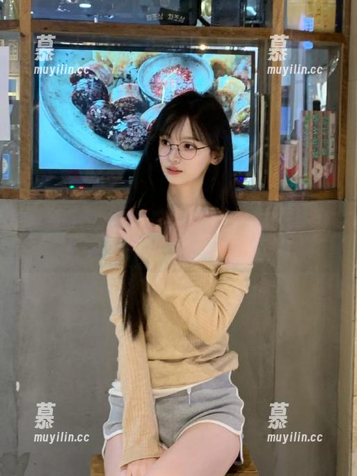 UGirls尤果网 - 最新发布！王谨轩御姐作品集，感受摄影艺术的极致魅力