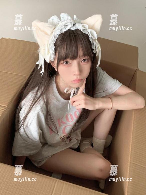 UGirls尤果网-穆菲菲 UGirls尤果网 - 让我们一起分享穆菲菲的高清圣诞写真,捕捉冬季的璀璨与温馨