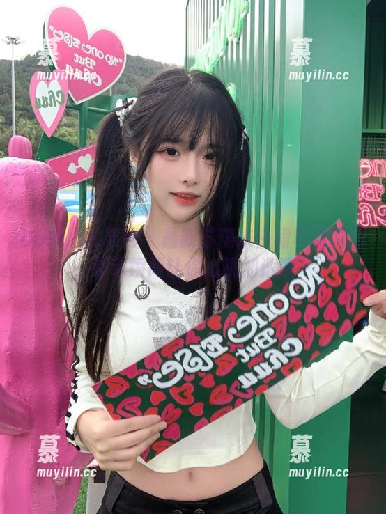 UGirls尤果网 - 最新苏糯米白裙写真原图，萌动瞬间让你心跳加速哦～