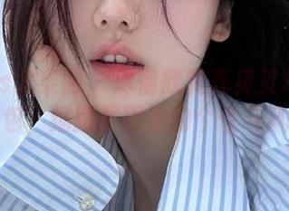 UGirls尤果网 – 尽情欣赏齐贝贝JK全套图包，细腻展现她的个性与风格