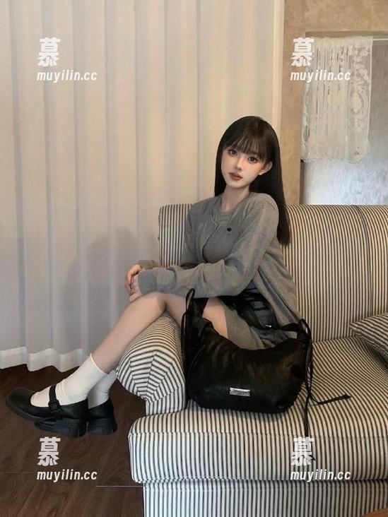 XIAOYU语画界-杨晨晨Yome XIAOYU语画界 - 从严肃到搞笑!杨晨晨Yome最新办公室写真照片,超乎你想象的职场!
