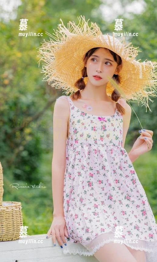 Xiuren秀人网-Carol周妍希 Xiuren秀人网 - 最新Carol周妍希短裙系列美图,时尚与优雅的碰撞让人惊艳