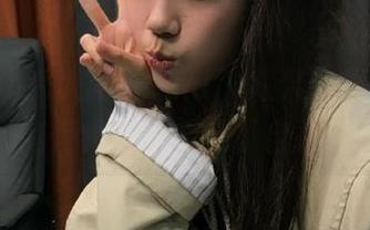 Xiuren秀人网 – Emily顾奈奈厨娘写真：看她如何把厨房变成了自拍的天堂！