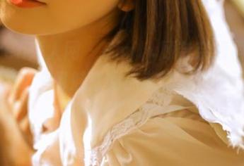 Xiuren秀人网 – Emily顾奈奈酱再次挑战极限，这组魅惑网袜美腿写真简直是美图界的绝世佳作！