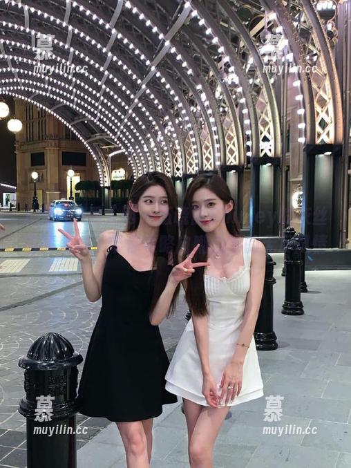 Xiuren秀人网 - 伍晓丽Shirley的灰丝写真精选，带你领略自嘲之下的无尽风情
