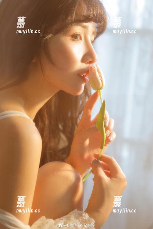 Xiuren秀人网 - 温柔的刘婷婷写真集：资源丰富，快来收藏这份春意盎然的幸福！