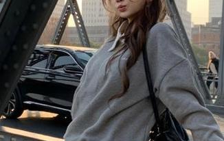 Xiuren秀人网 – 在唐翩翩的JK写真作品集里，你会发现更多美好，快来免费下载，一起欣赏吧！