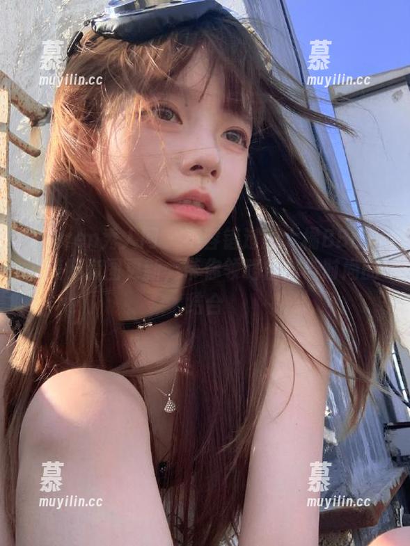 Xiuren秀人网 - 不容错过的大橘BBKira美腿套图更新，带你领略优雅与时尚的结合
