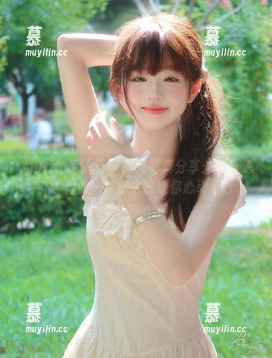 Xiuren秀人网 - 高清写真分享：大白兔吖学姐的一瞬间也能让你心动不已