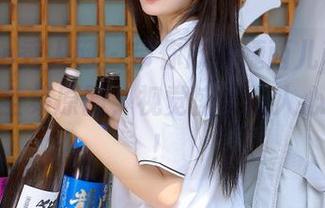 Xiuren秀人网 – 带你欣赏婕西儿jessie的红裙全集原图，视觉盛宴让人心潮澎湃！
